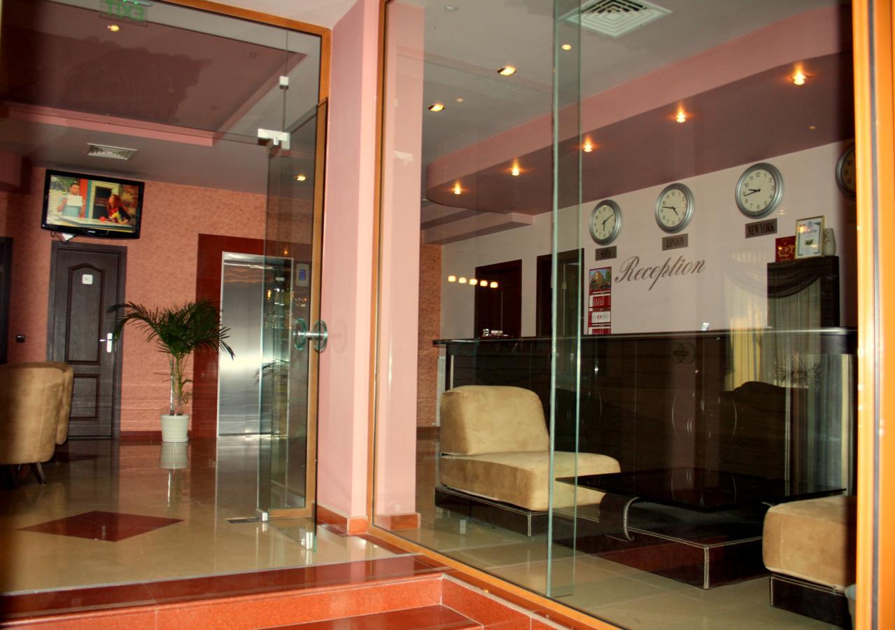 Hotel Elegant Karnobat Kültér fotó