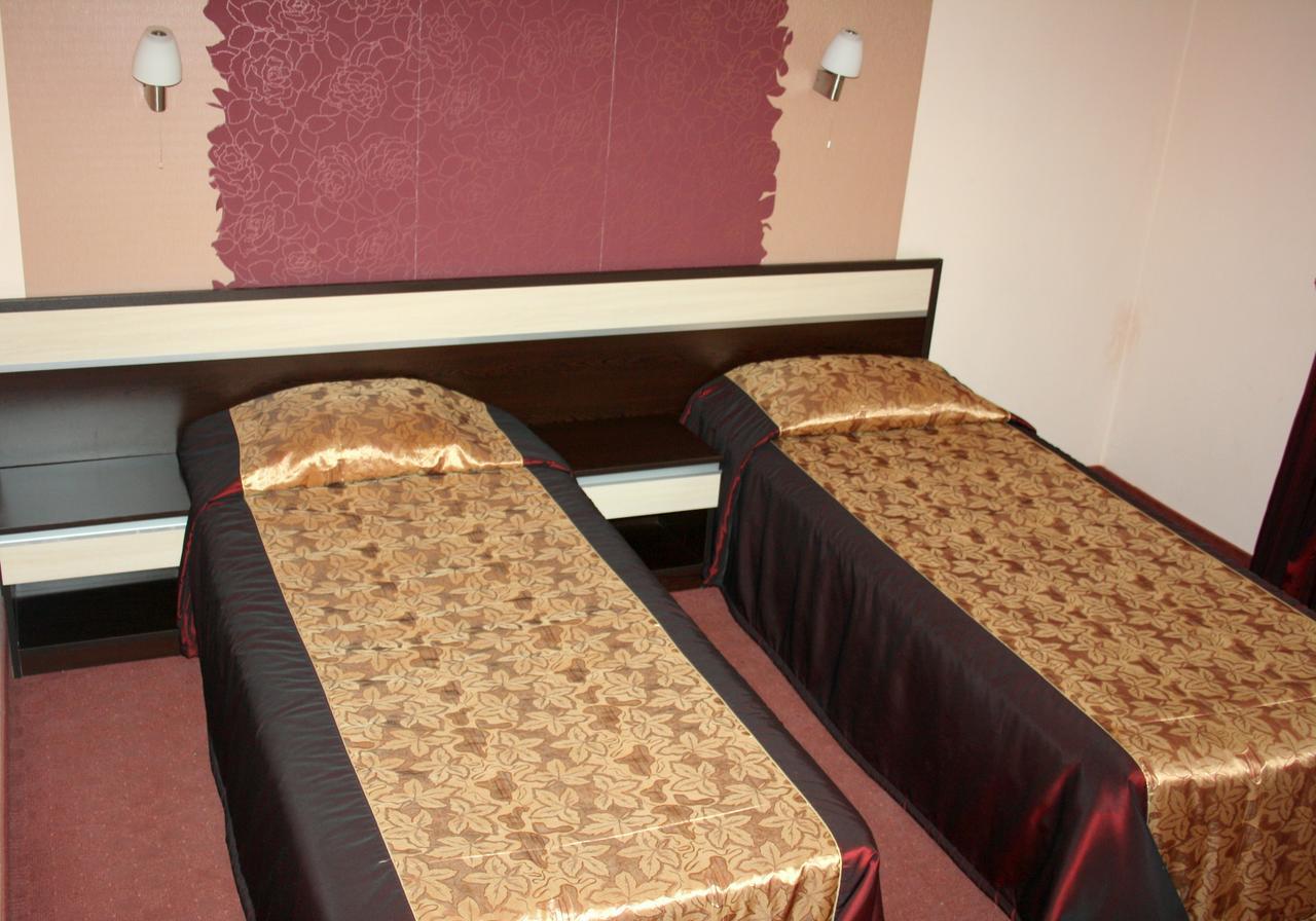 Hotel Elegant Karnobat Kültér fotó