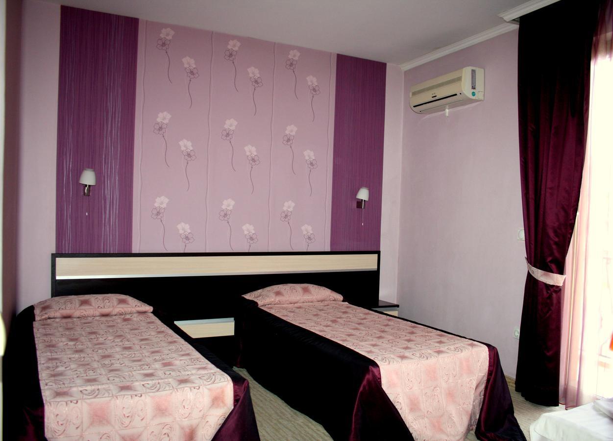 Hotel Elegant Karnobat Kültér fotó